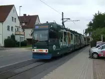 Da in den Sommerferien 2011 die Haltestelle Kattenkamp umgebaut wird, endet die Linie 1 an der Haltestelle Deciusstra�e. Auf dem Bild fahren M8D 588 und M8D 589 gerade in Richtung Kattenkamp-Kehre, die w�hrend der Umbauarbeiten als Wendeanlage dient. 17.08.2011.