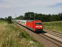 Die 101 062 mit einem IC am 14.08.2011 unterwegs bei Hilperting. 