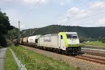 Mit einem Getreidezug in Richtung Tschechien f�hrt 186 149-1 (Captrain) durch K�nigstein. Fotografiert am 17.08.2011. 