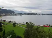 REX 5561 von Lindau nach Bregenz am 13.08.2011 bei Lochau. In Bregenz �ndert sich die Zugnummer auf RJ 561. Auf Grund der Arlbergsperre f�hrt der Zug nicht mit dem bekannten Railjet-Zugmaterial/-Aussehen und auch nicht bis nach Wien sondern nur bis Bludenz.