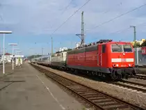 181 220-5 und die ozeanblau beige 181 211-4 Lorraine (kalt) ziehen den IC 2054 Frankfurt (Main) - Saarbr�cken am 17.08.2011 aus Kaiserslautern Hbf
