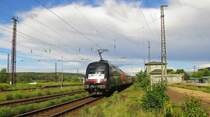 DB ES 64 U2-073  Freudenberg Schwab  mit der RB 16325 von Eisenach nach Halle (S) Hbf, in Naumburg (S) Hbf; 09.08.2011