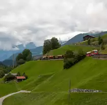 ABe 8/12 3507  Benedetg Fontana  am 9. August 2011 mit dem R 1441 (Chur - Arosa) bei Langwies. Wie bei fast allen Z�gen auf der Arosabahn werden am Zugschluss mehrere G�terwagen mitgef�hrt.