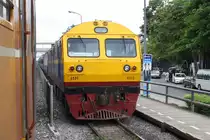 HID 4521 (Co'Co', de, Hitachi, Bj.1993) am 11.Juni 2011 im Bf. Sam Sen in Richtung Hua Lamphong fahrend.