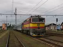 754 078-4 mit R 851 Praha Hlavn� N�dra��-Trutnov Hlavn� N�dra�� auf Bahnhof Jaroměř am 12-8-2011.