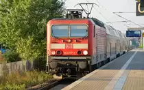 Die DB hat einen neuen Gesch�ftsbereich gegr�ndet. DB Fahrschule. 143 917 fuhr am 21.08.11 mit einem Lr durch Bitterfeld Richtung Wittenberg.