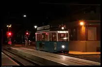 Am 10. April 2011 steht der Triebwagen 80 der Interessengemeinschaft Nahverkehr Rhein-Neckar e.V. zur �berholung durch einen Linienzug auf Gleis 3 des Edinger Bahnhofes.