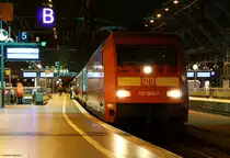 101 005-7 mit dem IC 2020 (Frankfurt (Main) Hbf-Hamburg Altona) in K�ln 09.8.11