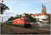 1116 160 f�hrt mit dem RadExpress Donau von Wien FJB auf der Fahrt in die bayerische Dreifl�ssestadt durch Klosterneuburg. 20.08.11