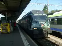 Hier f�hrt die Alptransit Werbe Re 460 am 20.8 in Burgdorf ein.