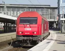 2016 071 der �BB verl�sst am 17. August 2011 mit dem D 969 nach Linz Hbf den M�nchener Hbf.