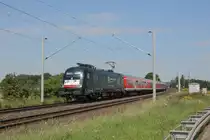 Mit der Regionalbahn von Halle nach Eisenach ist 182 573-3 zwischen Gro�korbetha und Wei�enfels unterwegs. Fotografiert am 18.08.2011. 