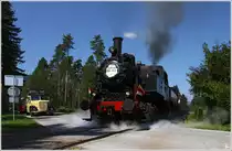 70 Jahre Dampflok 88 103. Aus diesem Grund fahren die beiden Dampfer 88.103 & 93.1332 festlich geschm�ckt auf der Museumsbahn von Weizelsdorf nach Ferlach.
Ferlach 21.8.2011 
