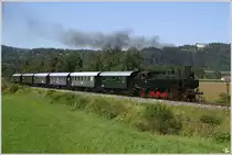 Dampflok 93.1332 bei der NbiK Veranstaltung  Nostalgie Total  auf der Fahrt von Weizelsdorf nach Ferlach. 
Kappel an der Drau mit Hollenburg im Hintergrund
21_8_2011