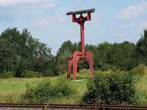 Ein Kunstwerk, dessen angedachter Sinn mir ohne Erl�uterung vorl�ufig versagt bleibt; Bahnhofsgel�nde B�chen, 20.08.2011