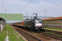ES 64 U2 - 009 (182 509-2) MRCE Dispolok GmbH im Dienst f�r die DB Regio AG mit der RB20 (RB 16317) von Eisenach nach Halle(Saale)Hbf am Haltepunkt Leuna Werke S�d. 23.08.2011