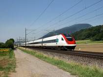 Ein ICN am 28.06.2011 unterwegs bei Oensingen. 