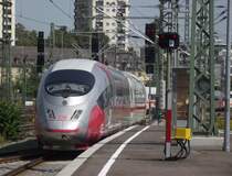 403 054  FIFA Frauen-Fu�ball WM 2011  verl�sst am 23. August 2011 dem Stuttgarter Hbf.