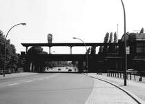 So sah die S-Bahn-Station Lehrter Bahnhof im Sommer 1979 aus. Inzwischen abgebrochen und durch den Berliner Hauptbahnhof  ersetzt . Scan vom Negativ.
