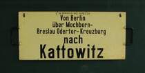 Zuglaufschild von Berlin nach Kattowitz der KED Berlin vom Anfang 20. Jahrhunderts in der Lokwelt Freilassing; 27.05.2011