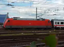 101 078-4 der DB kommt am 07.08.2011 mit einem IC �ber die Hohenzollernbr�cke, und f�hrt gleich in den Hbf K�ln ein.