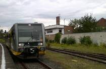 Burgenlandbahn 672 916  Burgenlandkreis  + 672 905  Stadt Ro�leben  als RB 34887 nach Naumburg (S) Ost, beim 6. Unstrutbahnfest der IG Unstrutbahn e.V. im Bf Ro�leben, auf dem th�ringischen Teil der Unstrutbahn, wo seit Dezember 2006 kein regelm��iger Schienenverkehr stattfindet; 28.08.2011