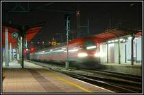 Ein Bild der etwas anderen Art. IC 630  Histrorische Stadt Judenburg  von Villach nach Wien bei der Ausfahrt aus Wien-Meidling am 18.3.2006. Auch wenn man es nicht sehen kann - bespannt wurder dieser IC von 1116 044