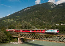 Ge 4/4 II 616  Filisur  am 12. August 2011 mit dem RE 1237 (Diesentis/Muster - Scuol-Tarasp) bei Reichenau-Tamins.