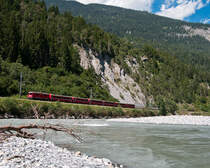 Ge 4/4 II 618  Berg�n/Bravuogn  am 12. August 2011 mit dem RE 1240 (Scuol-Tarasp - Diesentis/Muster) bei Trin.