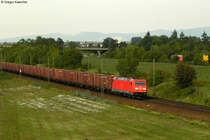 01.09.2011: Die 185 365-4 mit einem Containerzug Richtung S�den bei Neulu�heim.