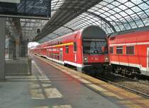 Hier eine RB10 von Nauen nach Berlin Charlottenburg, bei der Einfahrt am 8.7.2011 in Berlin Spandau.