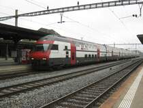 Swiss Walking Event Solothurn 2011; Extrazug 30028 (Z�rich HB-Solothurn-> dann weiter leer nach Biel, zum Abstellen) bei Einfahrt in Solothurn, 04.09.2011. Sei einigen Jahren verkehren planm�ssig keine IC Dostos mehr nach Solothurn.