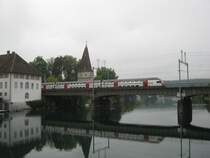 Swiss Walking Event Solothurn 2011; Extrazug 30028 (Z�rich HB-Solothurn-> dann weiter leer nach Biel, zum Abstellen) bei �berquerung der Aare zwischen Solothurn und Solothurn West, 04.09.2011. Sei einigen Jahren verkehren planm�ssig keine IC Dostos mehr nach Solothurn.