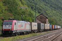 Crossrail 185 601 am 17.8.11 bei der Durchfahrt durch Kaub.