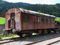 VVT - ex �BB Personenwagen 7037.06 abgestellt im Betriebsareal der VVT in St.Sulpice am 01.08.2011