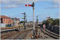 Bahnhofeinfahrt mit Stellwerk 2 in Blackpool North. (09.08.2011)