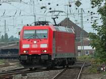 Die leuchtend rote 185 403-3  Green Cargo  von DB Schenker rangiert am fr�hen Morgen des 26.08.2011 in Aachen West.