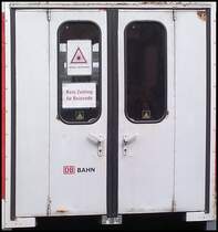 Kein Einstig f�r Reisende, steht an dieser T�r. Aufgenommen an Wittenberger Steuerwagen in Hannover HBF am 05.09.2011