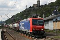 SBB Cargo 482 010 am 17.8.11 mit einem G�terzug bei der Durchfahrt durch Kaub.