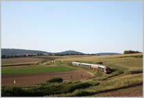 2143 038 f�hrt mit EZ 7399 von Ernstbrunn nach Wien S�dbf.(Ost). Abstieg Mollmannsdorfer Berg, 03.09.11