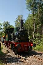 
Dampflok  Waldbröl  des Eisenbahnmuseums Dieringhausen steht am 02.06.2011 beim ehemaligen Bahnhof Reichshof-Denklingen. Die ehem. Lok der Kleinbahn Bielstein-Waldbröl wurde 1914 unter Fabrik-Nr. 2243 bei Jung in Jungenthal b. Kirchen a.d. Sieg gebaut. Nach der Streckenstillegung (1966) war Sie Denkmal abgestellt und 42 Jahre kalt.