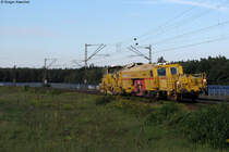 01.09.2011: Ein Plasser&Theurer Stopfexpress auf dem Weg Richtung S�den kurz vor Wagh�usel.