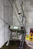 Talstation der Materialseilbahn (Bahnl�nge 1901m, H�henunterschied 692m) zur Fiderepassh�tte (2070m.�.M.), mit Umkehrtrommel und Endabschaltung-Vorrichtung. 29.07.2011