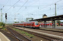Am Bremer Hbf f�hrt gerade die (RB 28625) von Bremen-Vegesack nach Verden(Aller) in den Bahnhof ein und geschoben von der 143 651-8. 06.09.2011