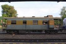บ.พ.ห.50017 (บ.พ.ห.= B.B.V./Bogie Brake Van) am 13.Juni 2011 in der Pak Chang Station. Die Wagen B.B.V. 50001 - 50020 wurden 1983 von Daewoo Heavy Industry gebaut.