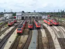 Br 185, Br 152 und weitere sind am 07.09.2011 in Mannheim Rbf. Aufgenommen von einer Br�cke