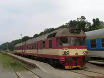 854 016-3/80-29 212-5 mit Sp 1863 Kolin-Trutnov Hlavn� N�dra�� auf Bahnhof Trutnov Hlavn� N�dra�� am 6-8-2011.