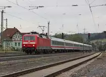 120 113-6 mit IC in Richtung Bebra. Aufgenommen am 15.07.2011 in Mecklar.