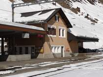 Das Bahnhofsgeb�ude der FO in Realp (17.3.2010)