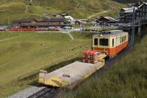 Am 13.8.11 st�sst der BDhe 2/4 203 eine Vorstellwagen von der Kleinen Scheidegg bergw�rts.